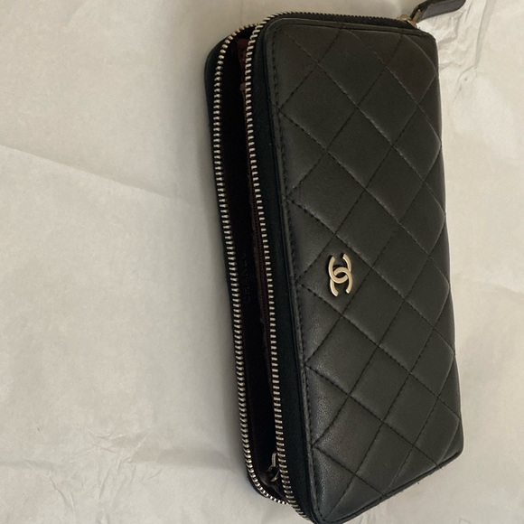 SOLD! Authentic Classic Chanel Continental Wallet - Picture 7 of 13